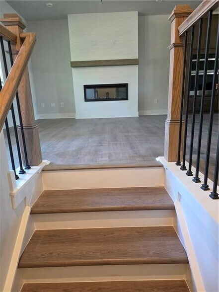 Building Photo - 378 Sunset Holw St