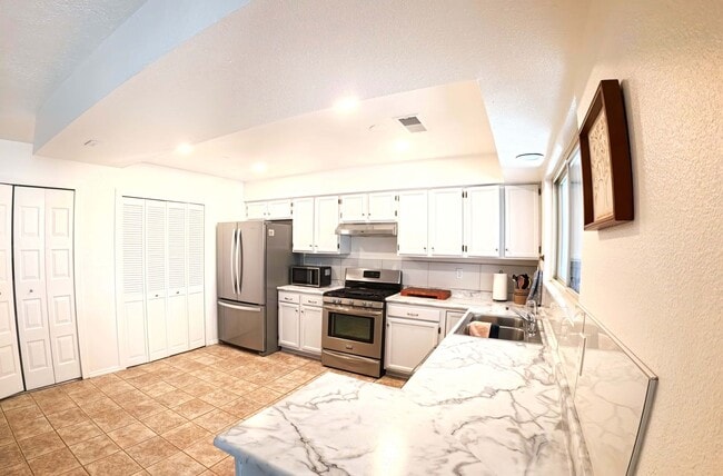 Building Photo - 2550 Rosswood Dr SE
