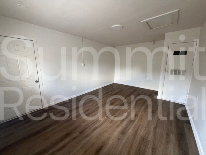Building Photo - 327 Laclede St