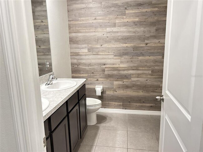 Building Photo - 4965 NE 14th Pl