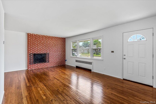 Building Photo - 19 Dakota St