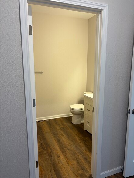 Master bathroom - 3125 Scotch Ln