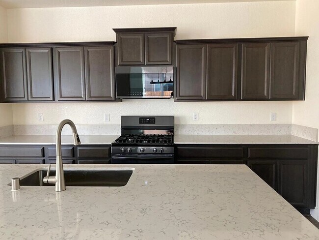 Building Photo - 2454 Fidalgo Wy