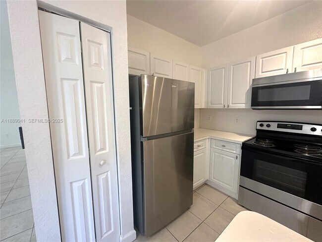 Building Photo - 2731 NE 3rd Dr