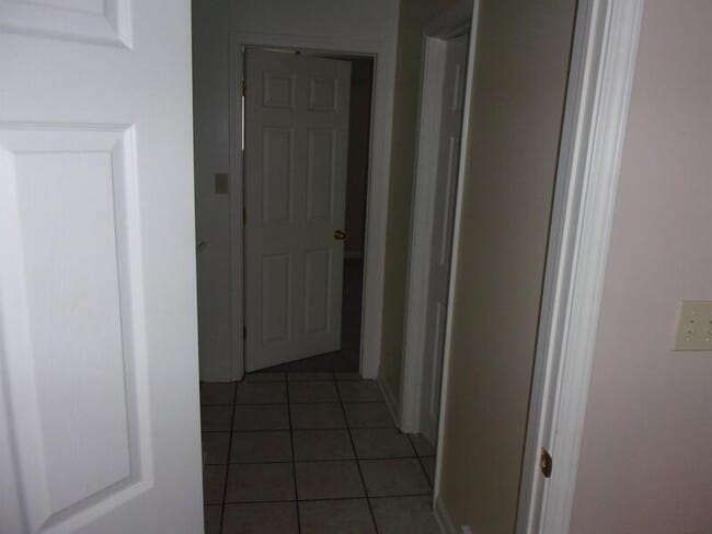 Building Photo - 1536 Briarwood Cir