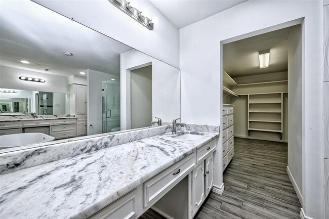 Building Photo - 5319 S Braeswood Blvd
