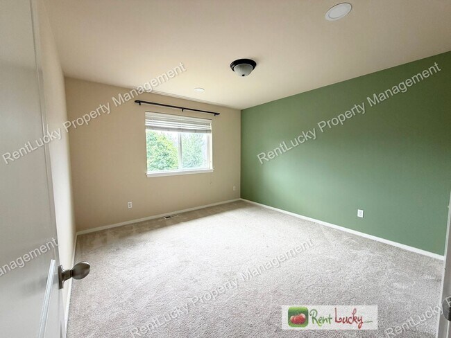 Building Photo - Amazing 5 Bedroom Home in Bothell with Gorgeous Finishes and Large Family Room!