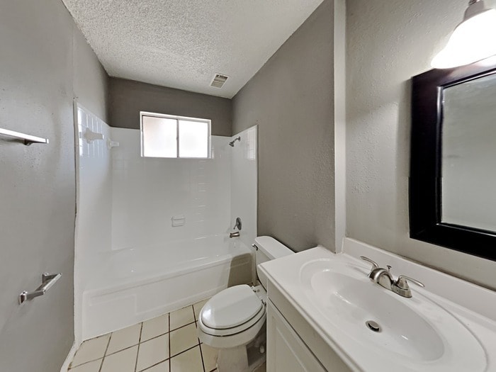 Building Photo - 2238 Turtle Creek Dr