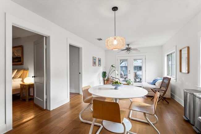 Building Photo - 3007 E 18th St