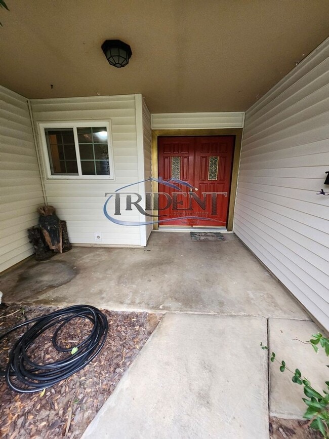 Building Photo - Cute 3 bedroom 2 bath