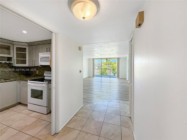 Building Photo - 3641 Oaks Clubhouse Dr