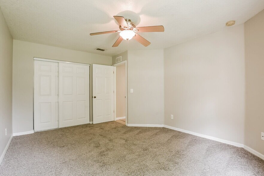 Building Photo - 5420 Blue Grass St
