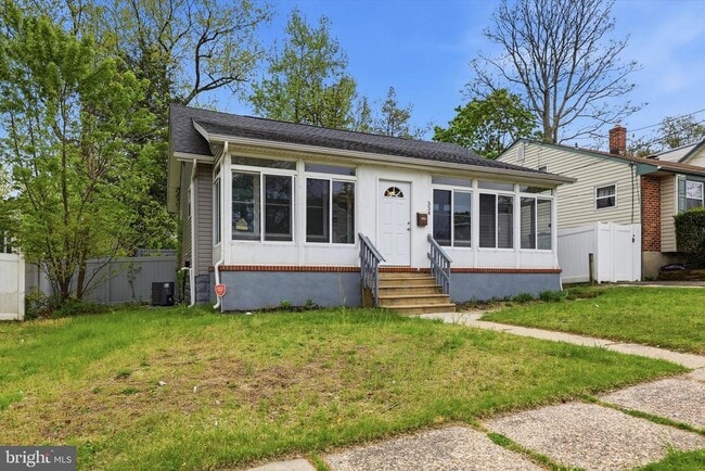 Building Photo - 334 N Oakland Ave