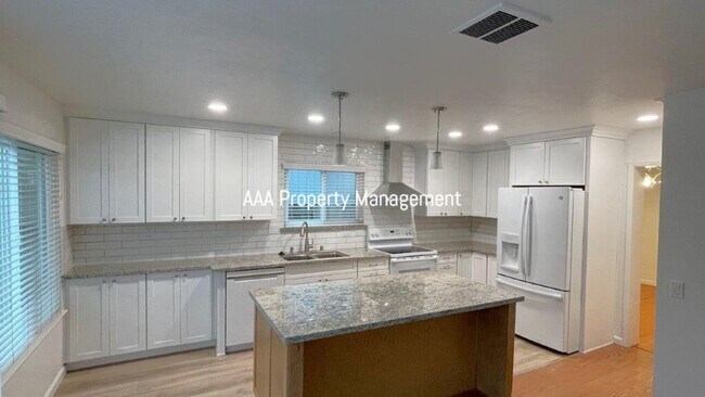 Building Photo - Concord The Crossings Beautiful 3 bedroom 2.5 bath, remodeled kitchen, 2 car garage