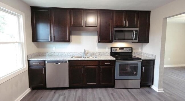 Building Photo - Beautifully Renovated Ranch-Style Home in ...