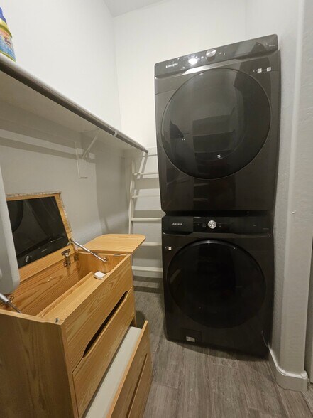 Building Photo - 17593 W Victory St