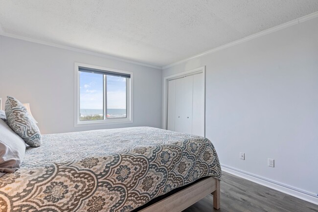 Building Photo - Winter rental! Renovated Condo in Windy Hi...