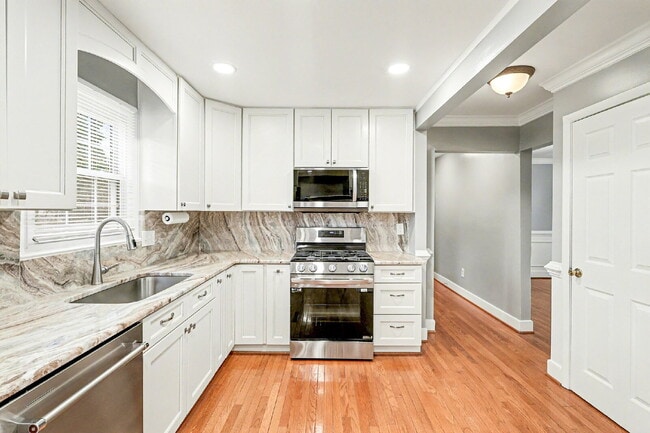 Building Photo - Welcome Home!!