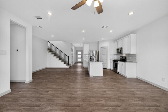 Building Photo - 14407 Sweetwater Dr