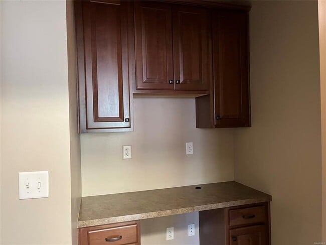 Building Photo - 9085 Black Cherry Trl