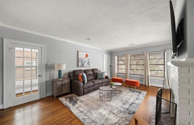 Building Photo - 1635 Castle Ct