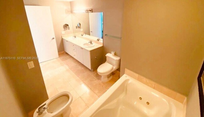 Building Photo - 17375 Collins Ave