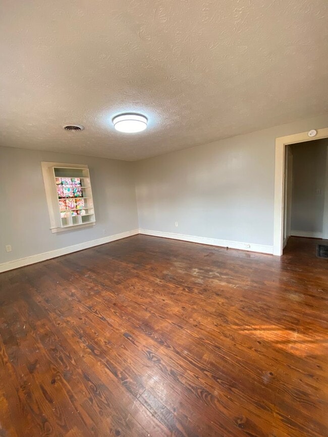 Building Photo - 202 Francis St W