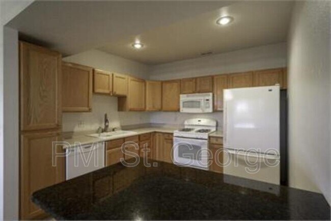 Building Photo - 35 E 600 S