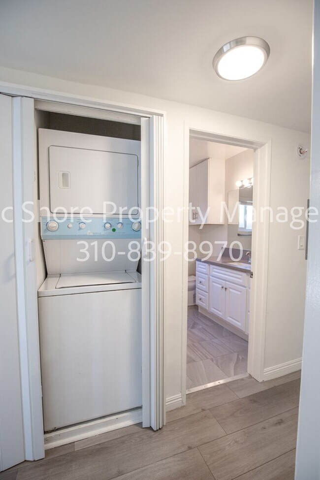Building Photo - 24 27th Pl