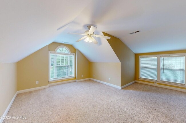 Building Photo - 3 Shenecossett Ln