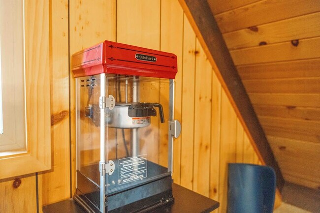 Building Photo - 300 Tomahawk Ave