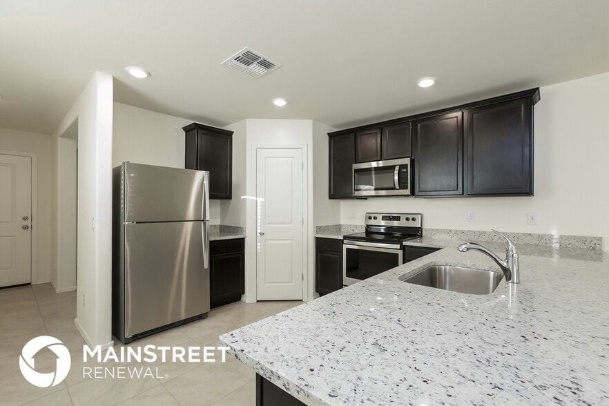 Building Photo - 25368 W Mahoney Ave