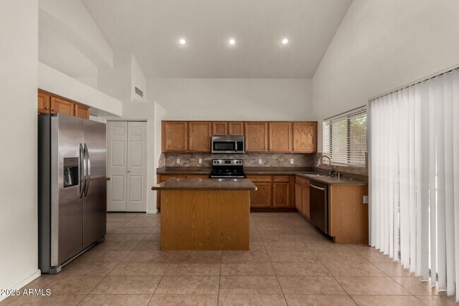 Building Photo - 12682 W Hollyhock Dr