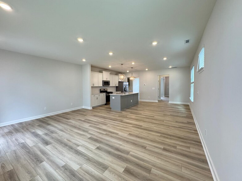 Building Photo - 127 Buckhorn Br Pk