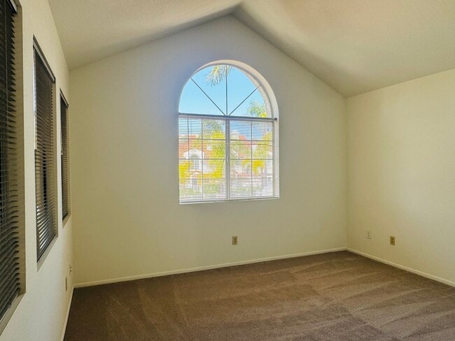 Building Photo - Palm Colony End Unit | Resort Living Included!