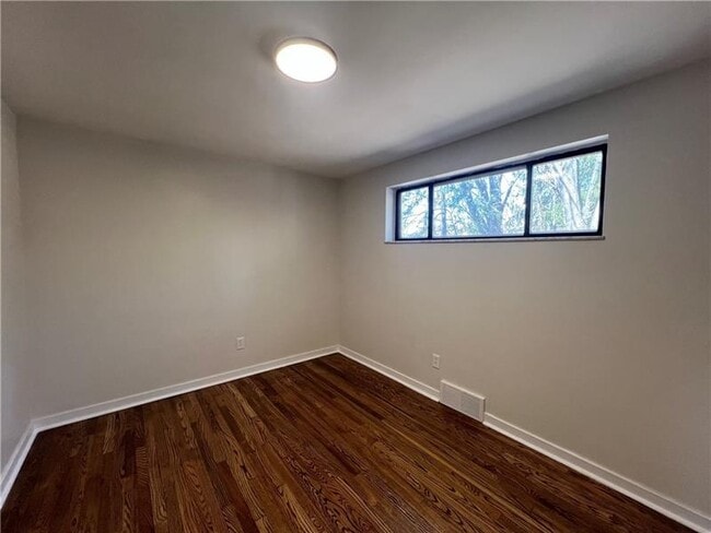 Building Photo - 658 Fort Couch Rd