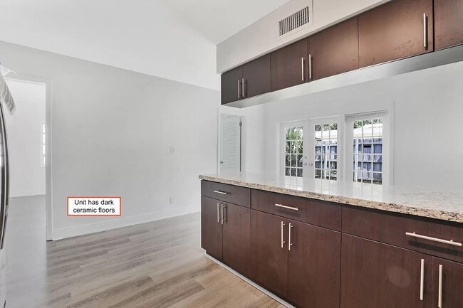 Building Photo - 2133 NE 56th Ct
