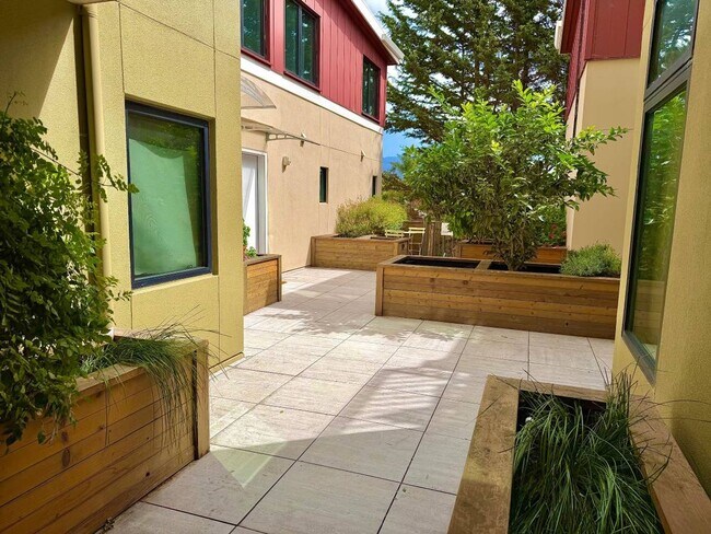 Building Photo - 2747 San Pablo Ave