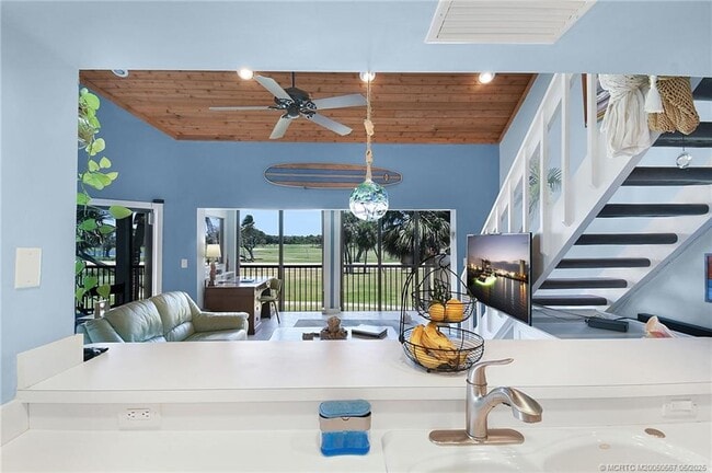 Building Photo - 324 Golfview Cir
