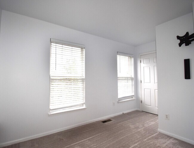 Building Photo - 44725 Ellery Ln