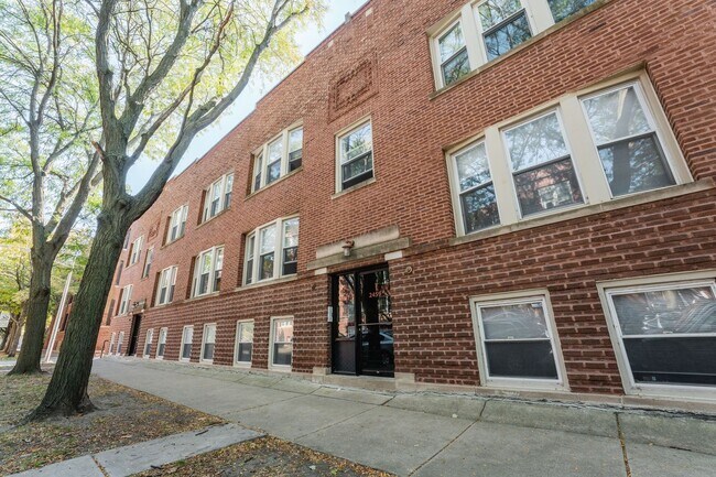 Building Photo - Lincoln Square - English Garden, 2 Bed / 1...