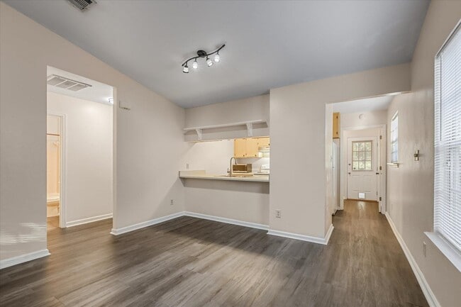 Building Photo - 1901 Gina Dr