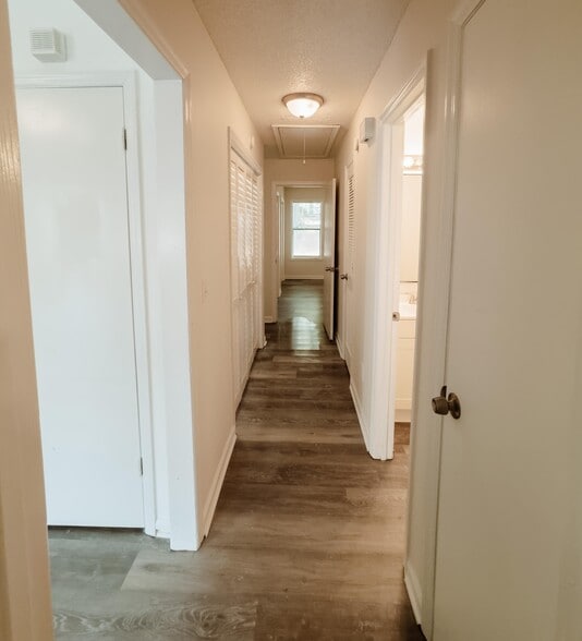 Building Photo - 4001 Hawthorne Cir SE