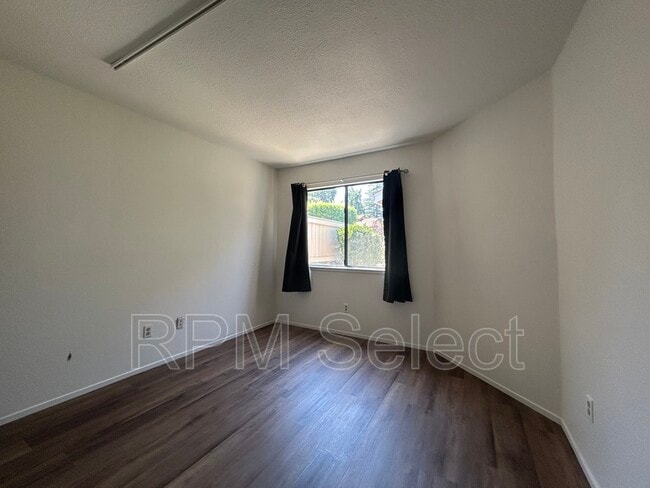 Building Photo - 8085 Forest Glen Way