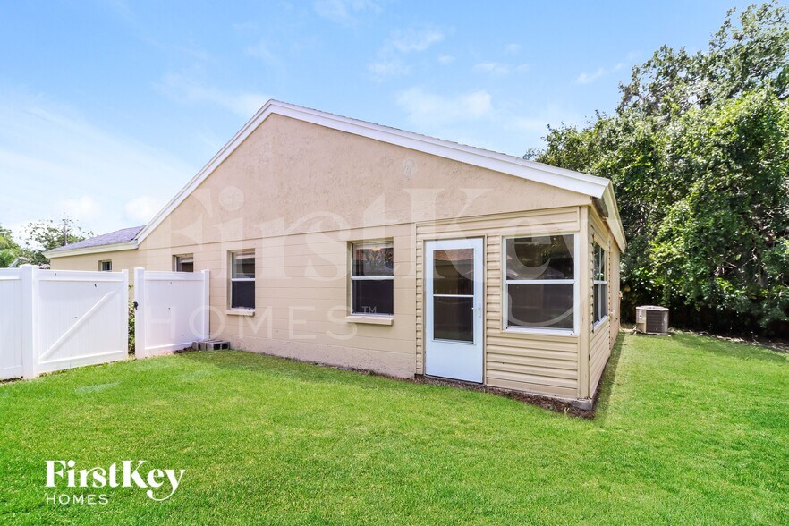 Building Photo - 1805 Coyote Pl