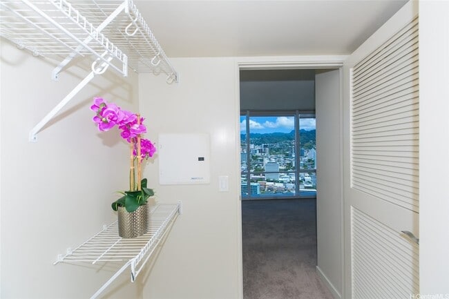 Building Photo - 1296 Kapiolani Blvd