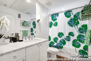 Building Photo - 1115 S Alamo St