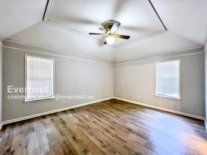 Building Photo - 4551 Ross Rd