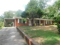 Building Photo - 733 Gillespie St