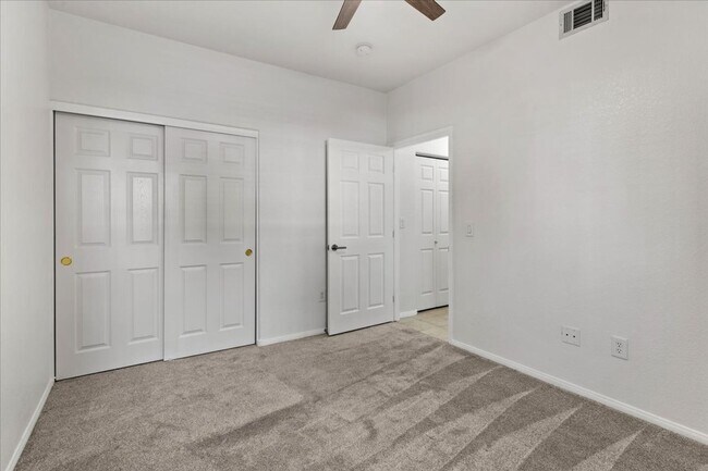 Building Photo - 2 Bedroom Condo Available in September!